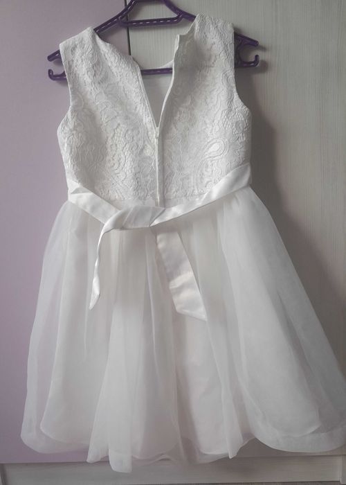 Бяла детска рокля