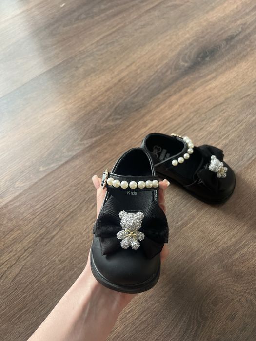 Продам детскую обувь