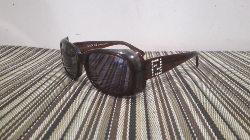 Качествени маркови дамски слънчеви очила FEND с кутияI