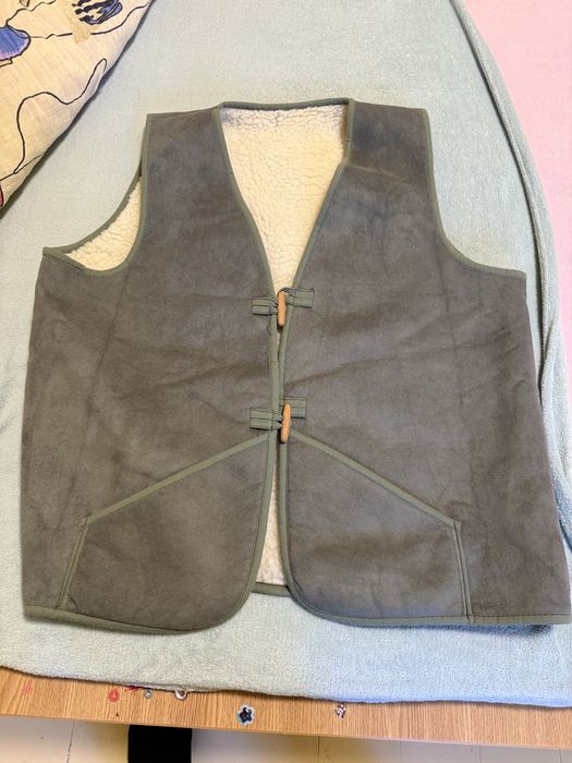 Vestă piele întoarsă și îmblănită..și una Camuflaj Army…