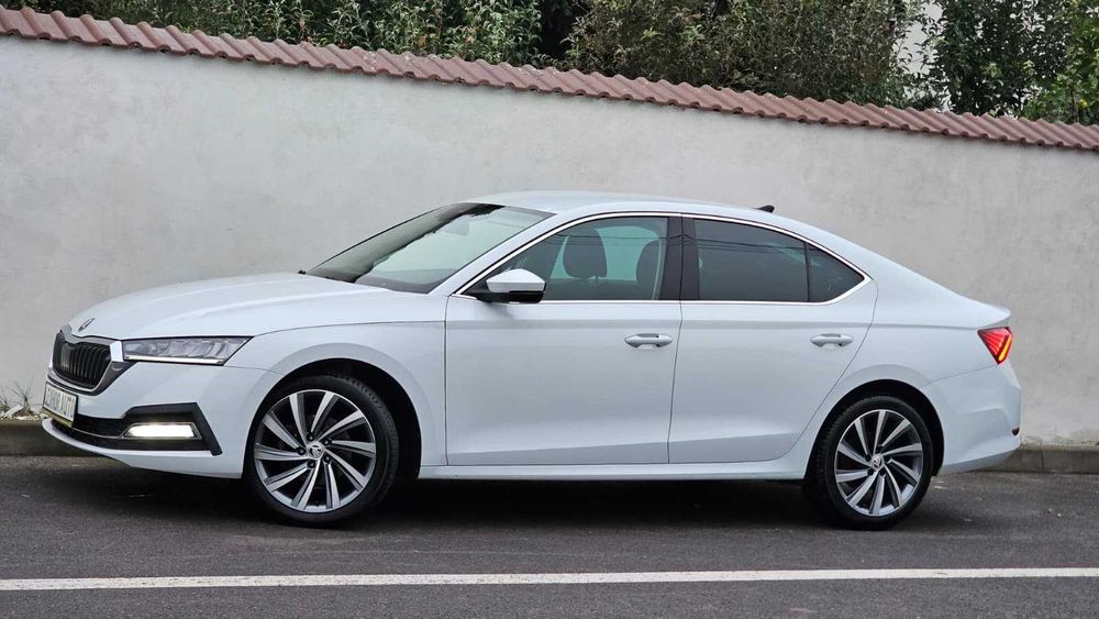 Skoda Octavia STYLE 03.2022 1.5eTSI 150cp DSG / Faruri Crystal Distronic LINE Keyless Virtual Cockpit / TOP