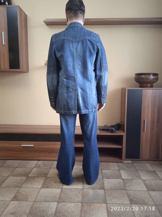 Джинсовый пиджак 5000тг.