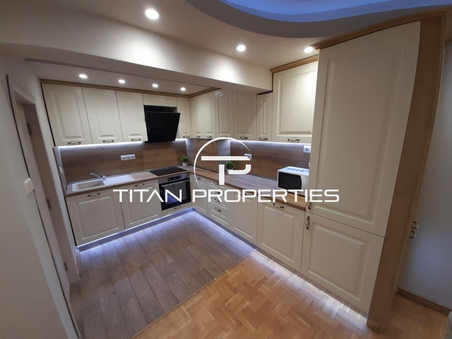 Дава се под наем Четиристаен апартамент в Бургас, Център - 160 кв.м за 1224 € - Снимка #1