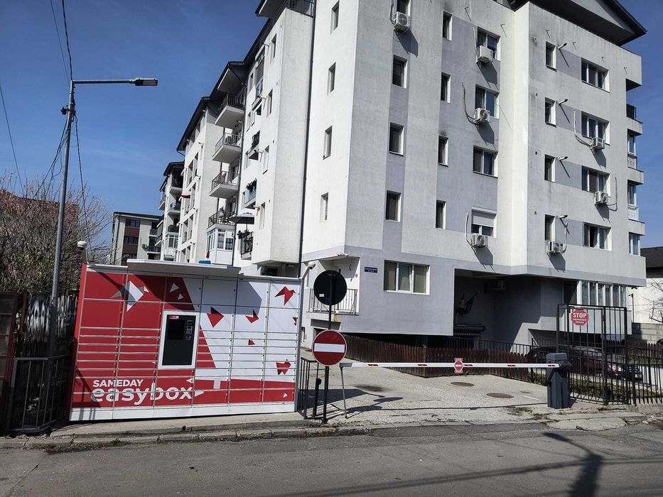 Vand apartament 3 camere zona 1 decembrie /Pallady