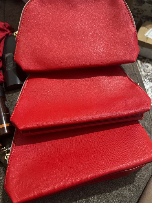 Продается косметичка от Эсти Лауде