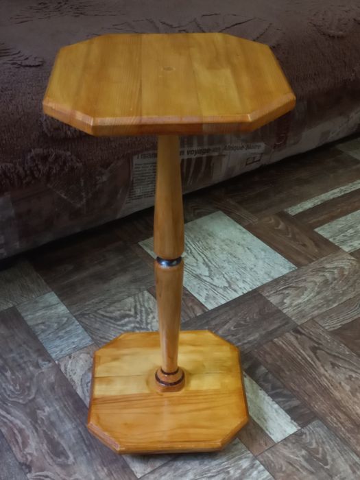 Продам придиванную подставку
