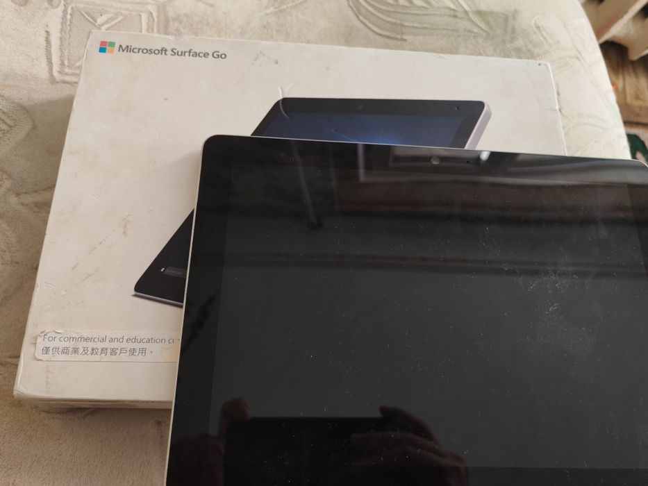 Планшет Microsoft surface go