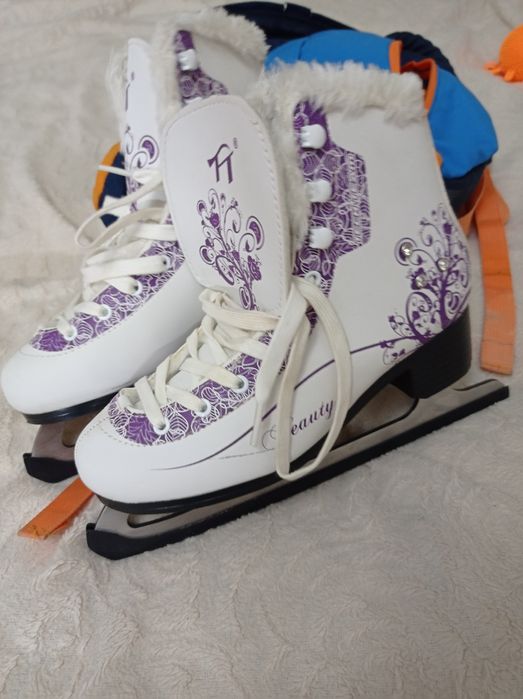 Продам коньки для девочек