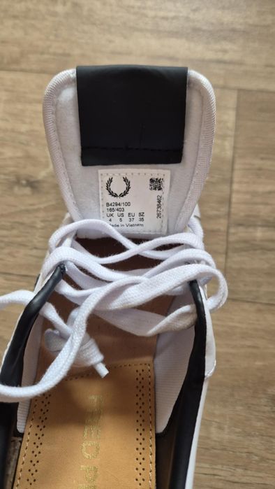 Продавам 2бр чисто нови кецове Fred Perry