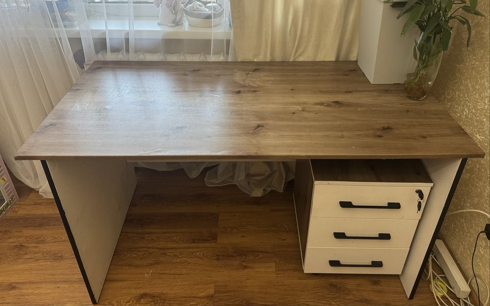 Стол и тумба офисные/для гостиной