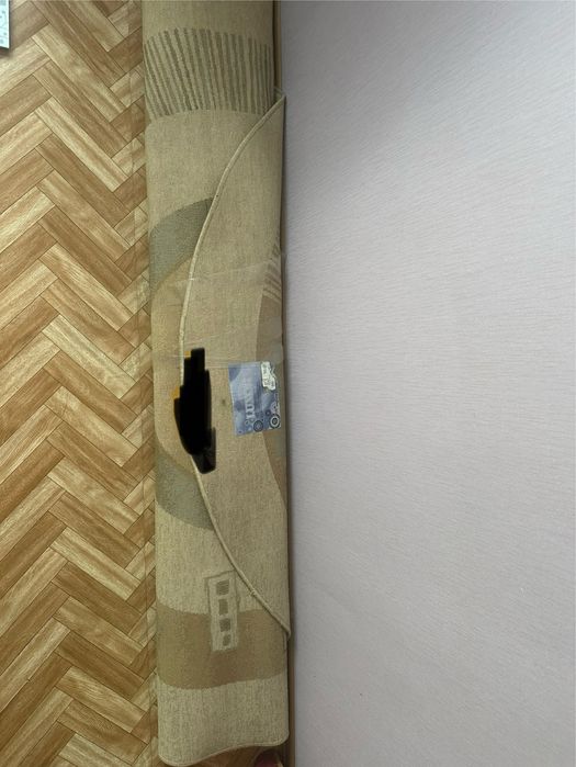 Ковер бежевый б/у