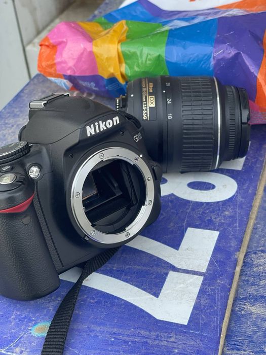 Nikon D 3000 ...