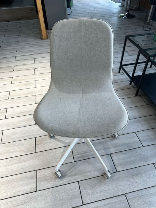 Scaune si masa manichiura