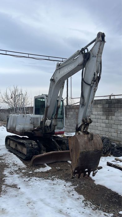 Продам  гусеничный экскаватор Halla Takeuchi