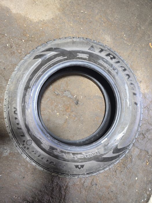 Продам  два балона резины 215/70 R16