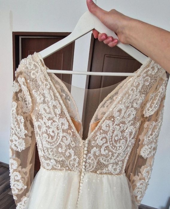 Rochie de mireasă stil romantic cu dantelă și tull