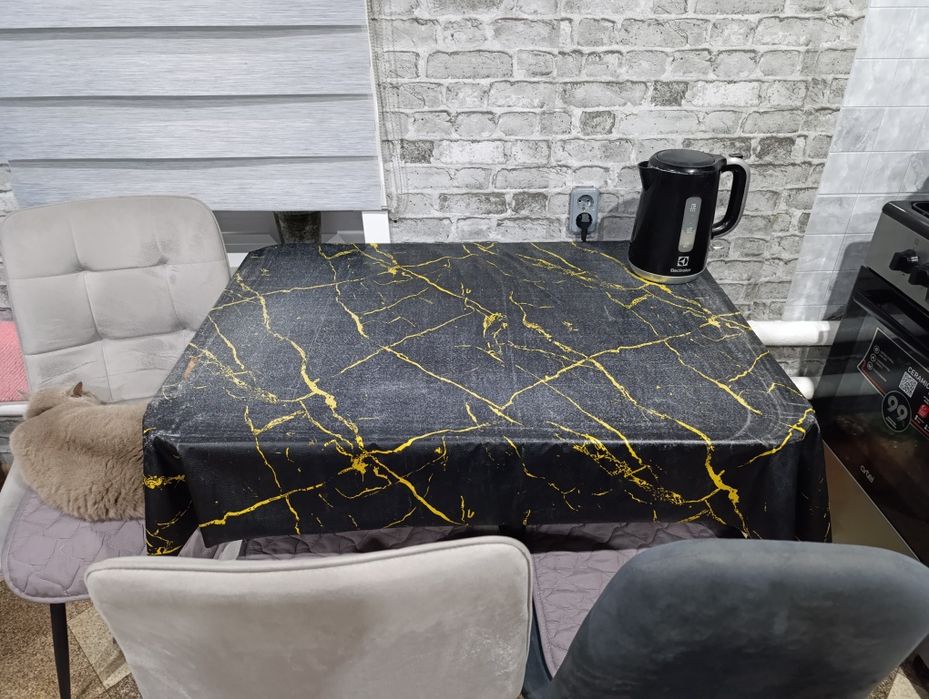 Продам кухонный стол