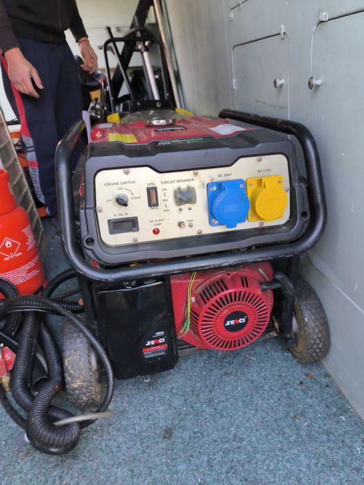 Машини за почистване на килими, тапицерия,дамаски,матраци отдаване под наем