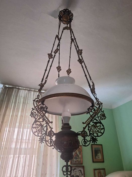 Lustră antică cu petrol din Bronz, Opalină și Ceramică, Majolika – Electrificată
