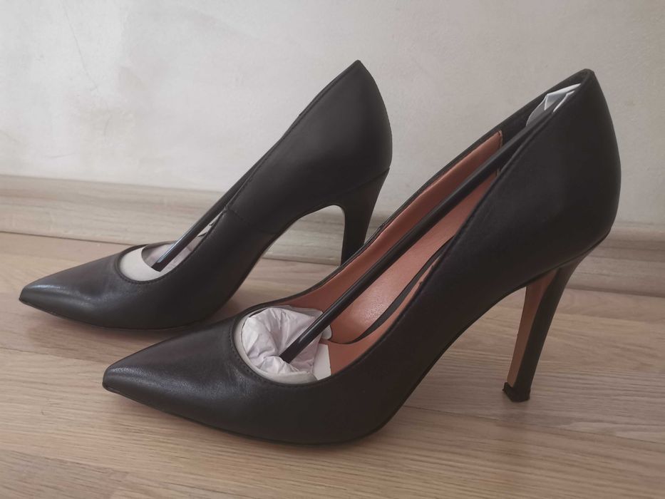 Елегантни обувки от естествена кожа