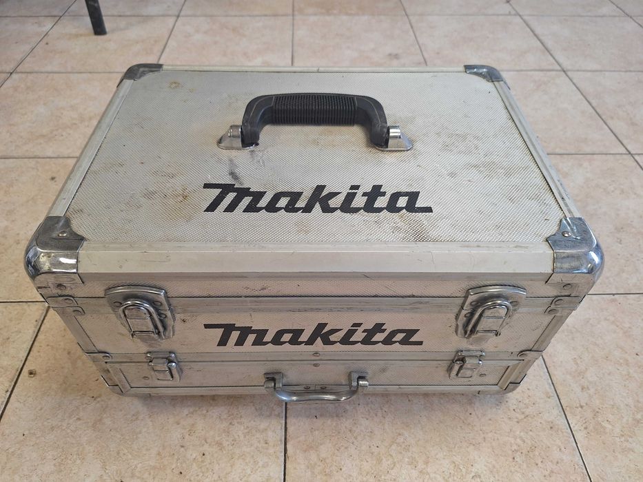 Перфоратор Makita HR 2300