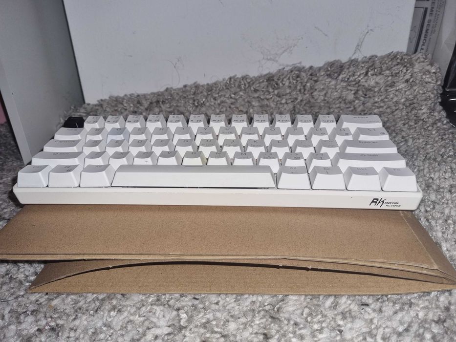 Tastatura RK61 brown switch la pachet cu mousepad Spacer nou!