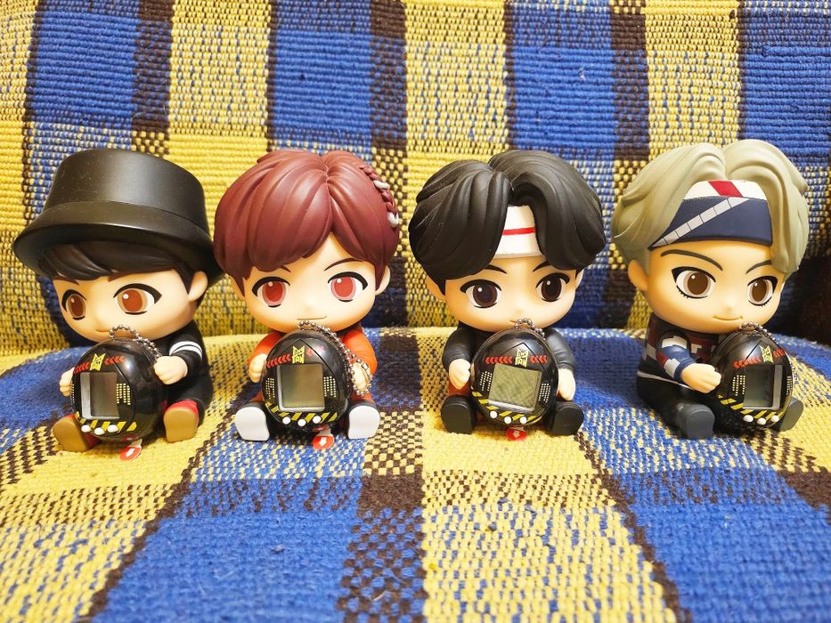 BTS Tiny Tan фигурки с тамагочи
