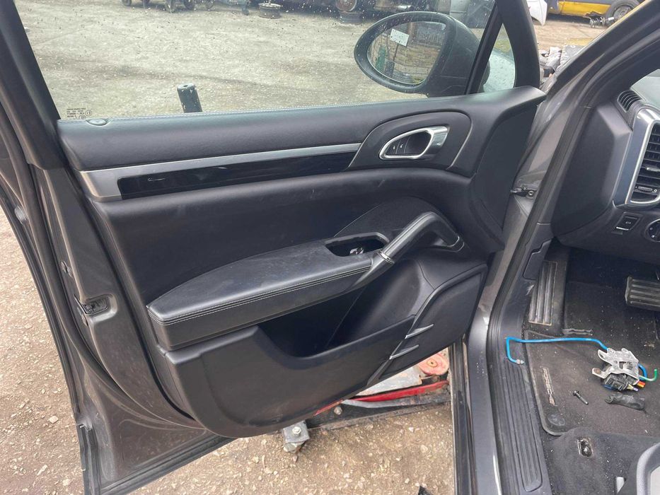 porsche cayenne 958 кожен салон порше каен седалки