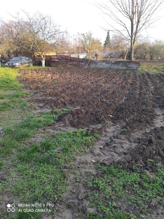 Продавам къща с двор общо място 1500 квадрата!