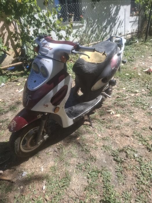 Vând scuter kimco 50 cc de piese
