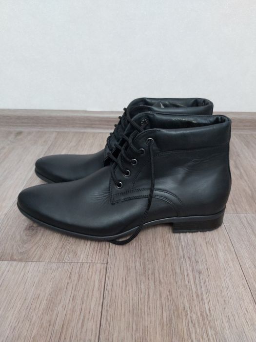 Продам осенние кожанные ботинки.