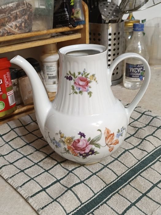 Большой керамический чайник