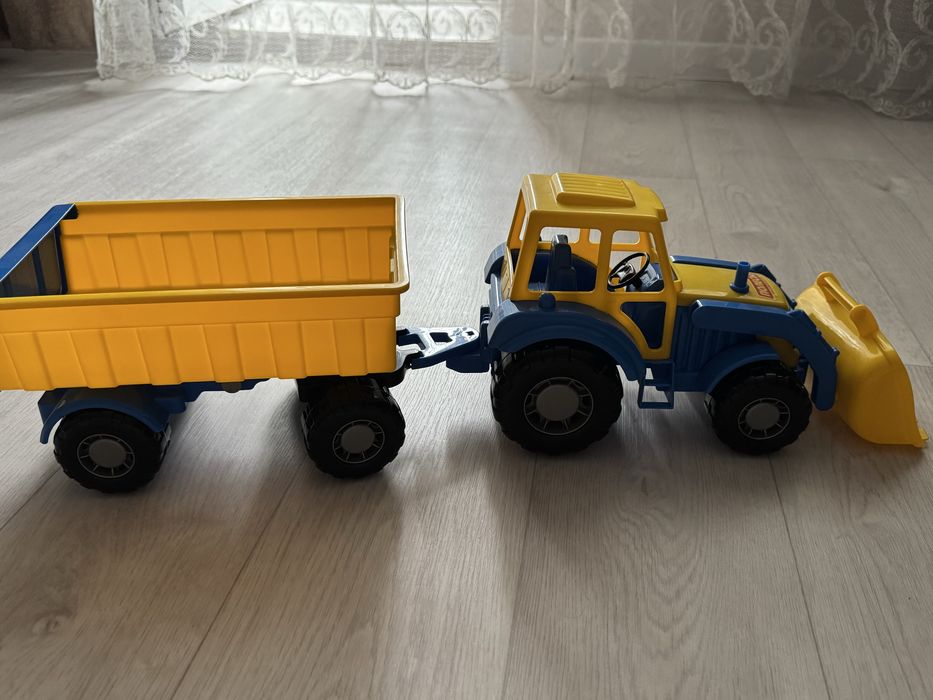 Продам машинку- трактор