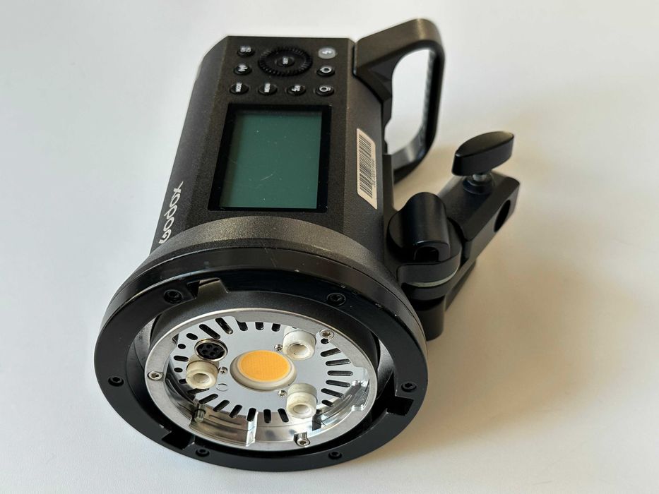 Godox AD400 Pro светкавица