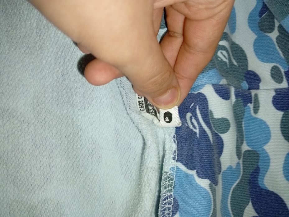 Hanorac bape are fermoar schimbat