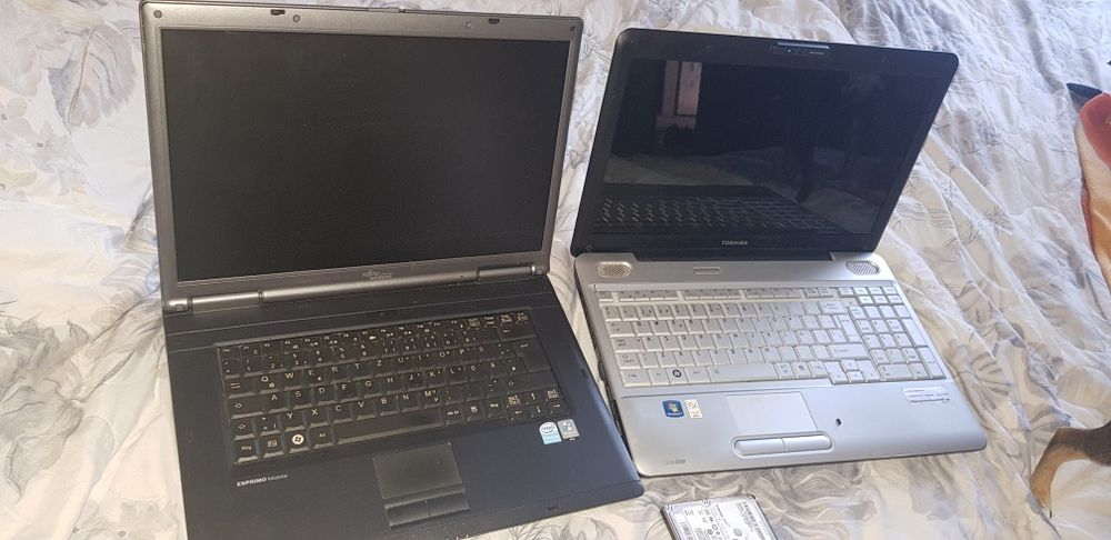 Лаптопи за части.