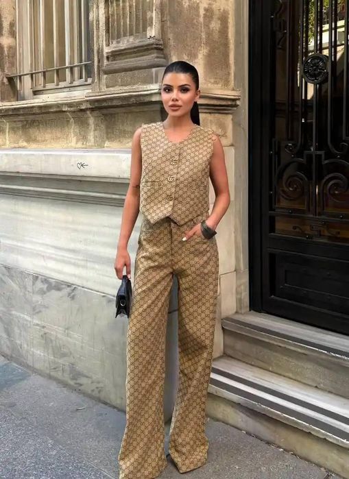 Compleu elegant Gucci  Disponibil în mai multe mărimi M.L.xl.Livrare cu verificare