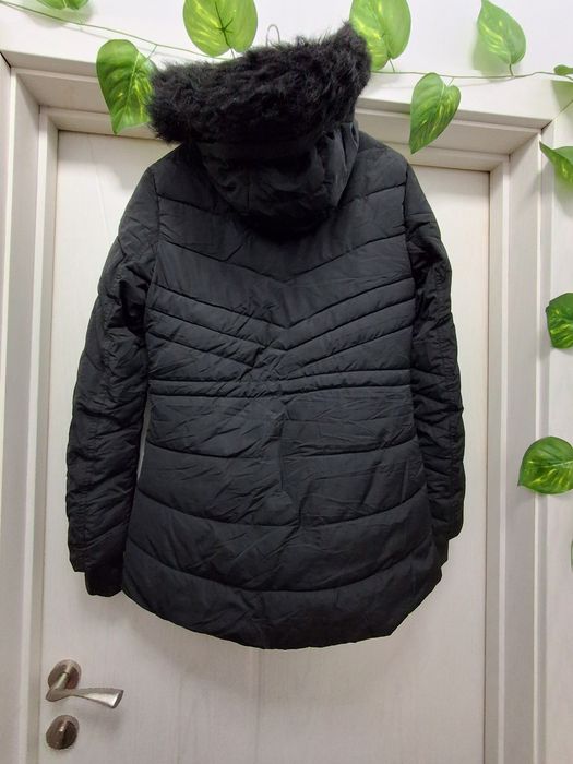 GUESS дамско зимно яке S размер