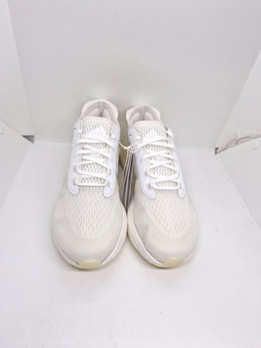 Adidas Avryn Boost HP5972 nr. 41 1/3,44 2/3