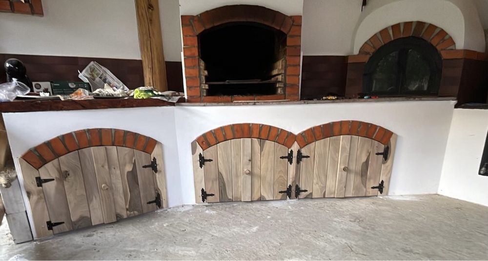 Usi pentru zona de gratar/foisor