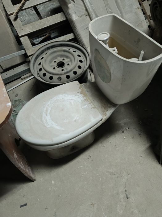 Продам Унитаз (можно использовать во время ремонта)