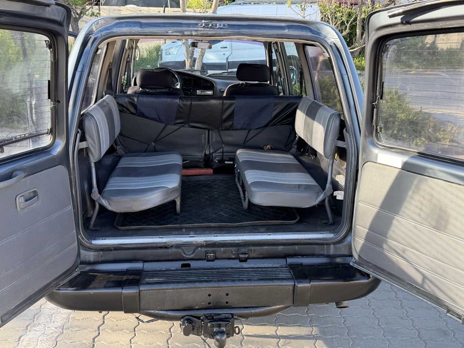 Toyota Land Cruiser HJ 80 Autoutilitara/ Vehicul istoric