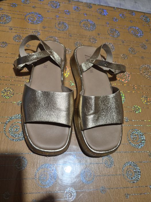 Съндали на Zara .