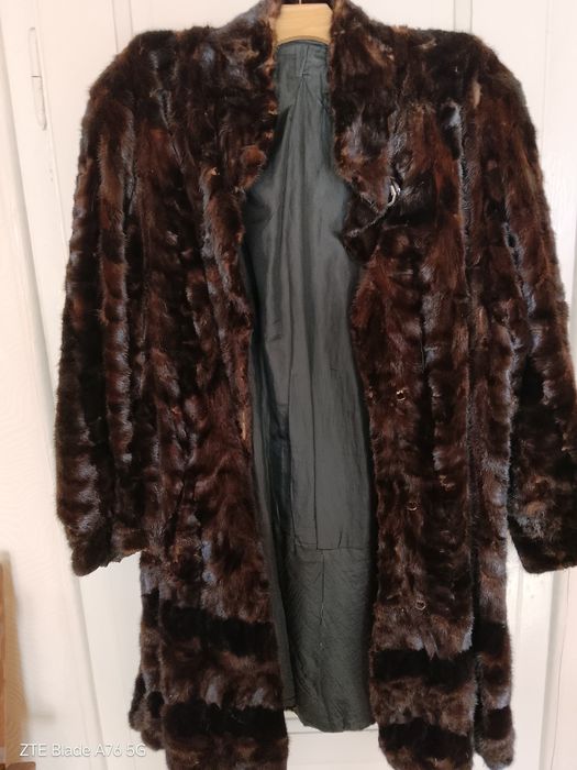 Продавам кожено палто, пелерина