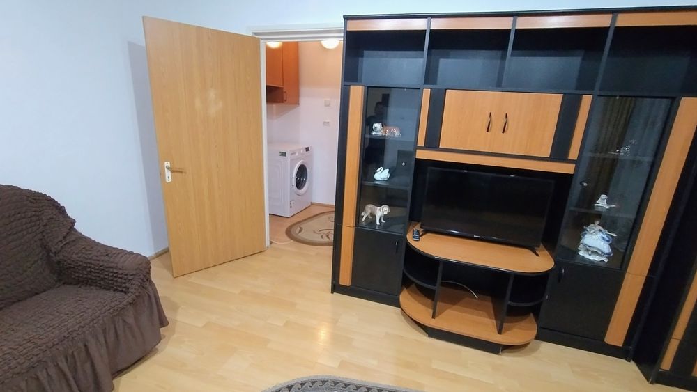 Ofer spre închiriere apartament cu 2 camere