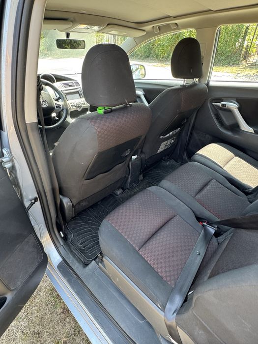 Продавам Toyota Verso