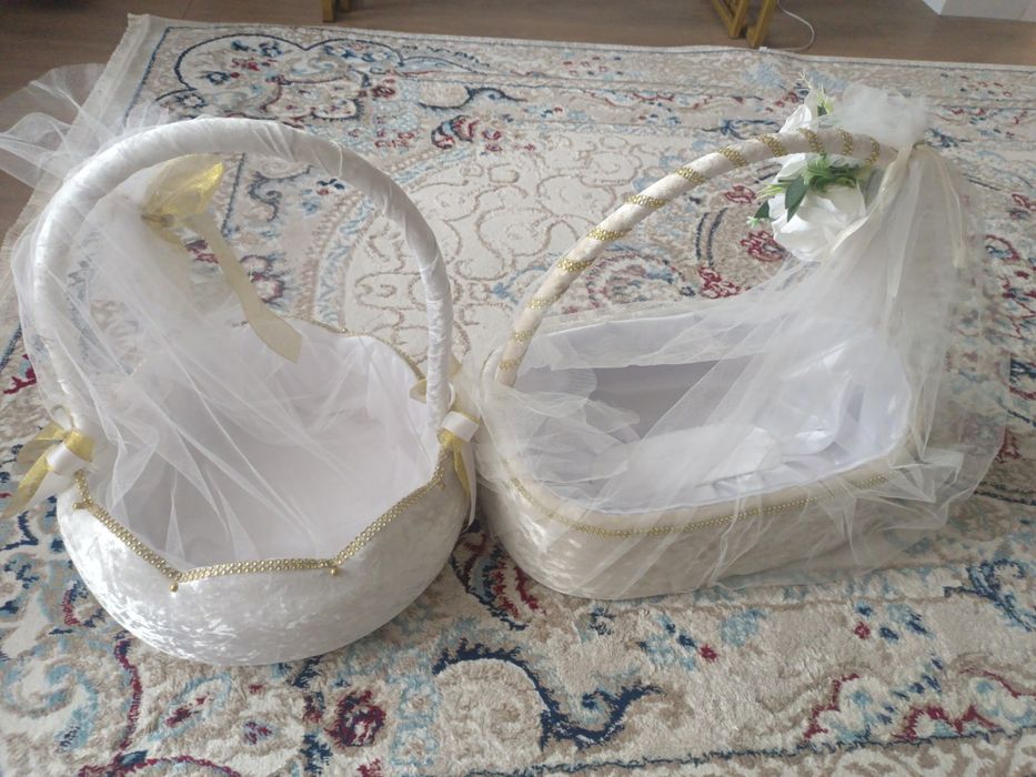 Продам корзины две 8000