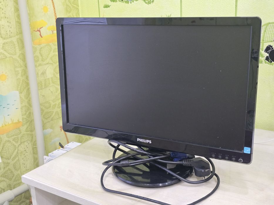 Монитор Philips в в хорошем состоянии
