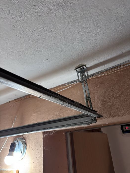 Махова гаражна врата