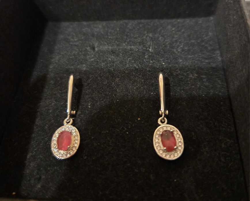 Продается серебряные серьги 925 пробы с рубином